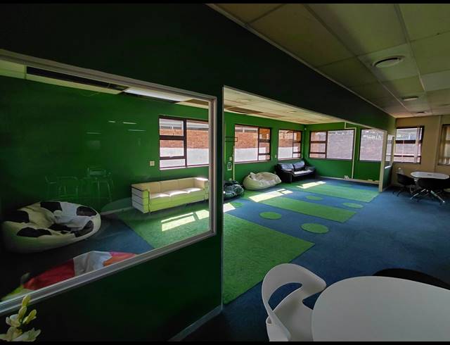 5,136M² OFFICE FOR SALE IN HALFWAY HOUSE